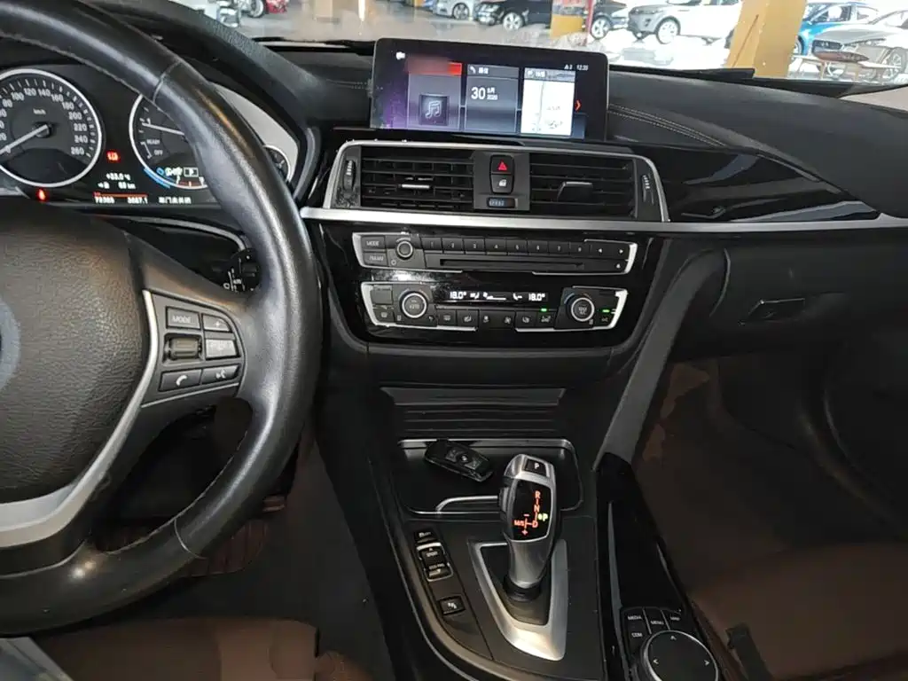 BMW 3 Series — миниатюра 10