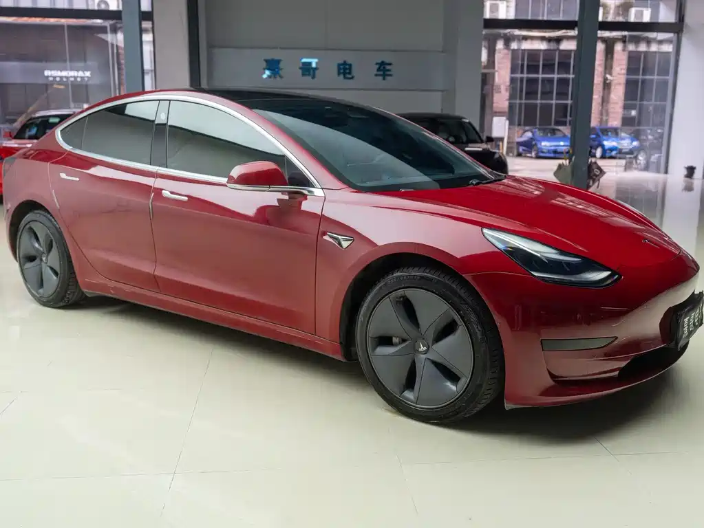 Tesla Model 3 — миниатюра 7