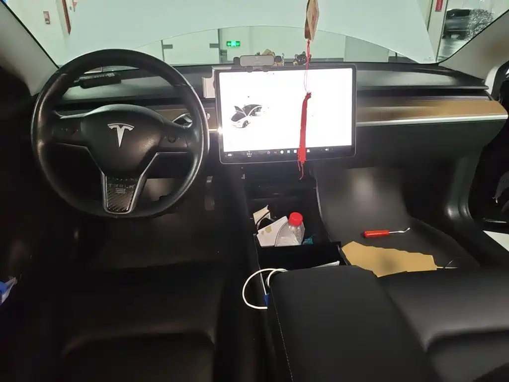 Tesla Model 3 — миниатюра 10