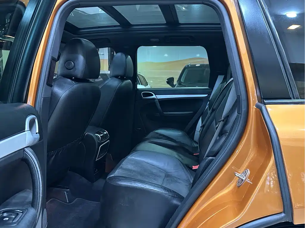 Porsche Cayenne — миниатюра 10