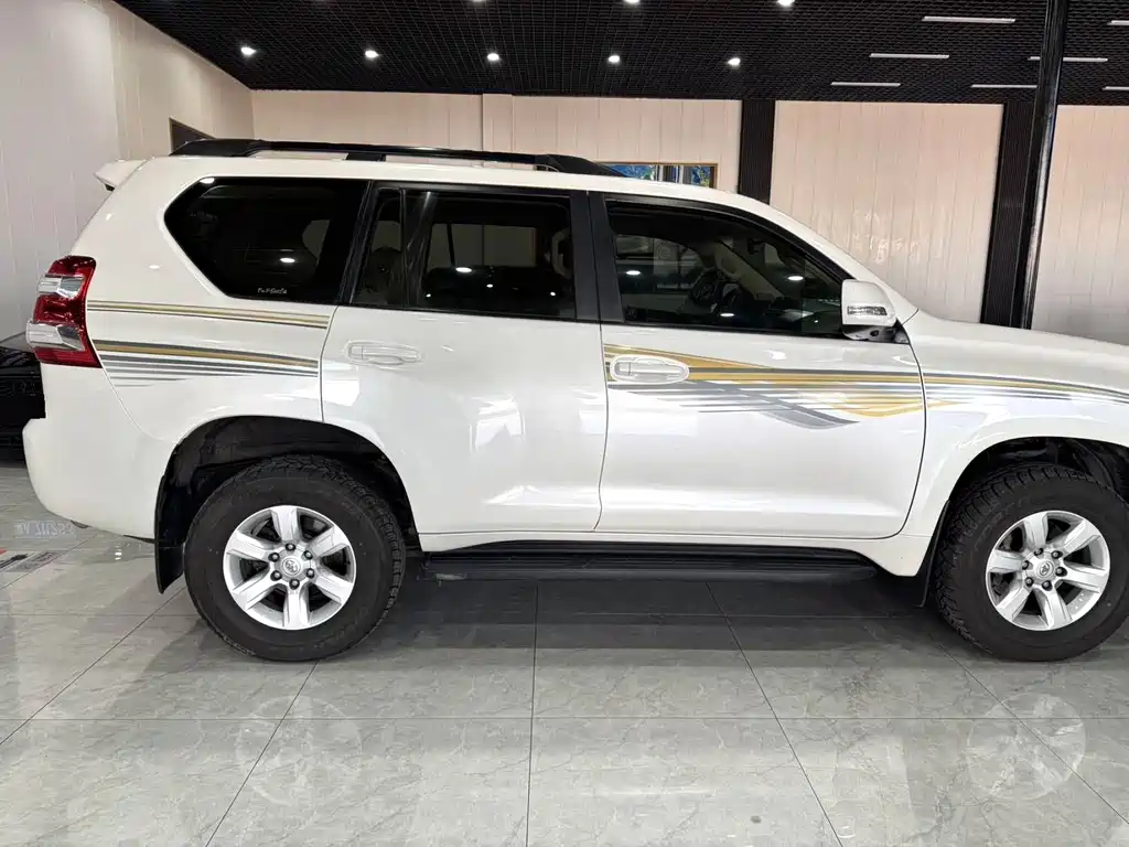 Toyota Land Cruiser Prado 2014 2.7L AT Standard