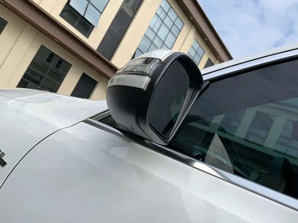 Mercedes-Benz GLB — миниатюра 10