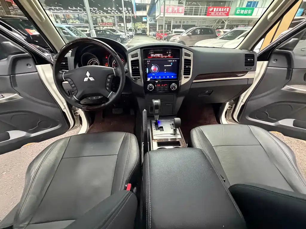 Mitsubishi Pajero (Import) — миниатюра 12