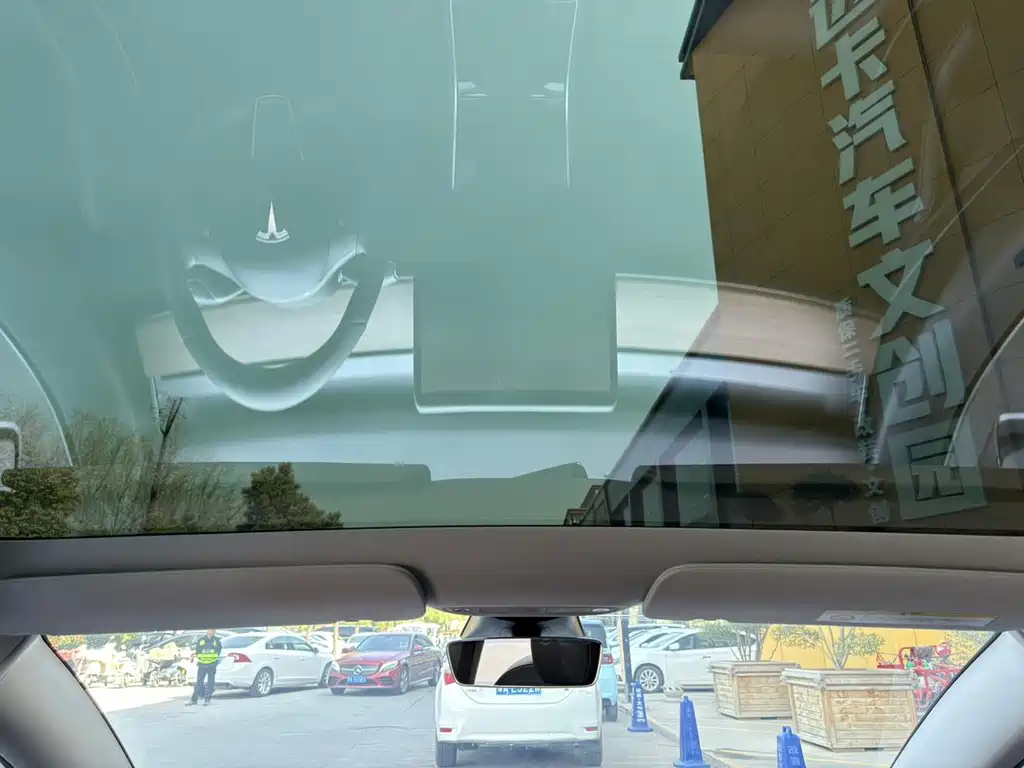 Tesla Model 3 — миниатюра 21