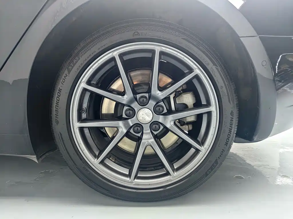 Tesla Model 3 — миниатюра 10