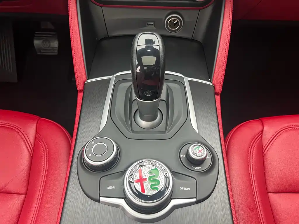 Alfa Romeo Stelvio — миниатюра 11