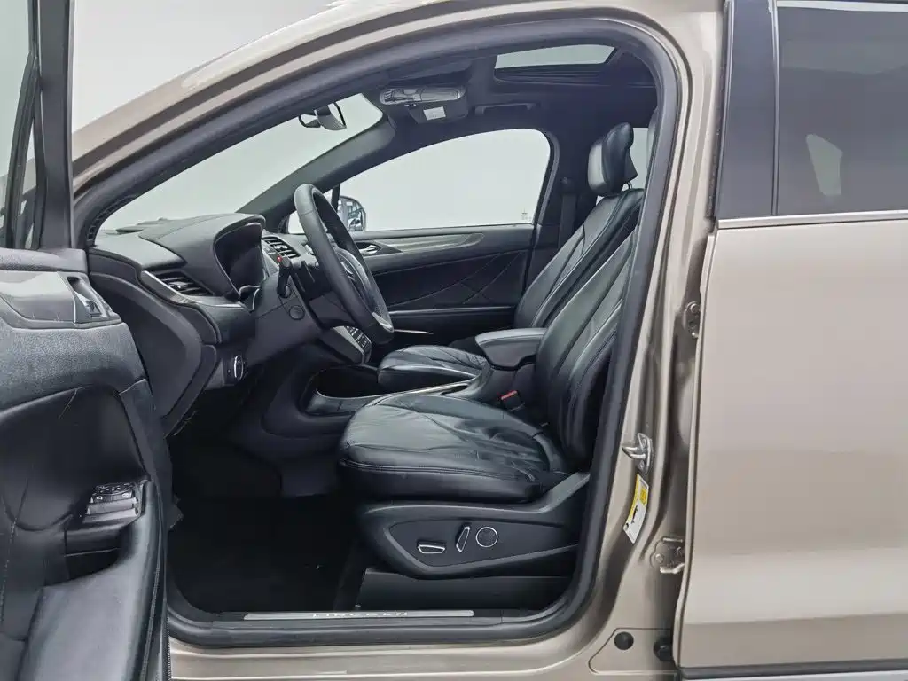Lincoln MKC — миниатюра 10