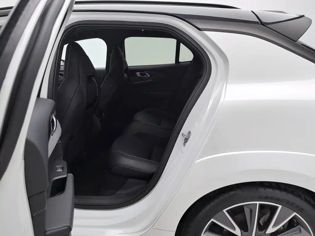 Lynk & Co 02 Hatchback — миниатюра 15