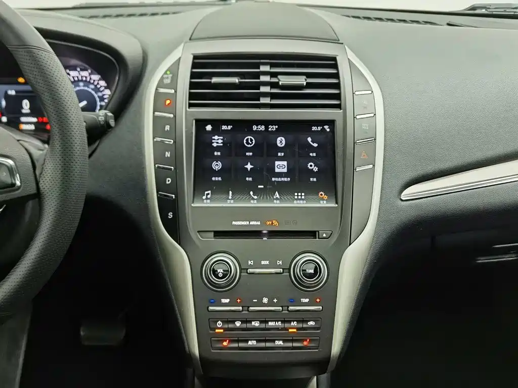 Lincoln MKC — миниатюра 12