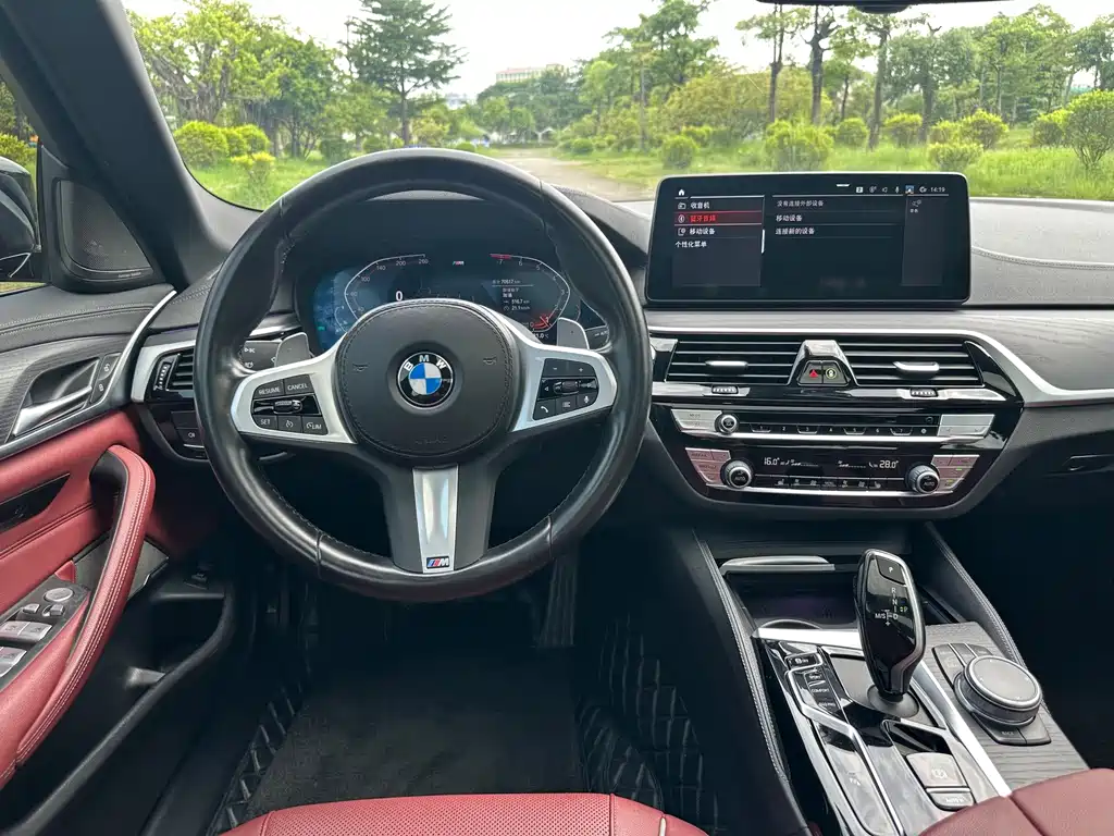 BMW 5 Series — миниатюра 12