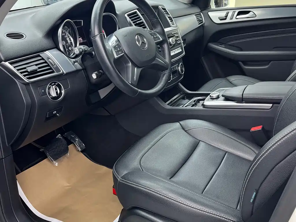 Mercedes-Benz M-Class — миниатюра 12