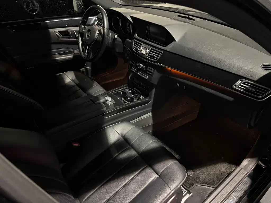 Mercedes-Benz E-Class — миниатюра 10