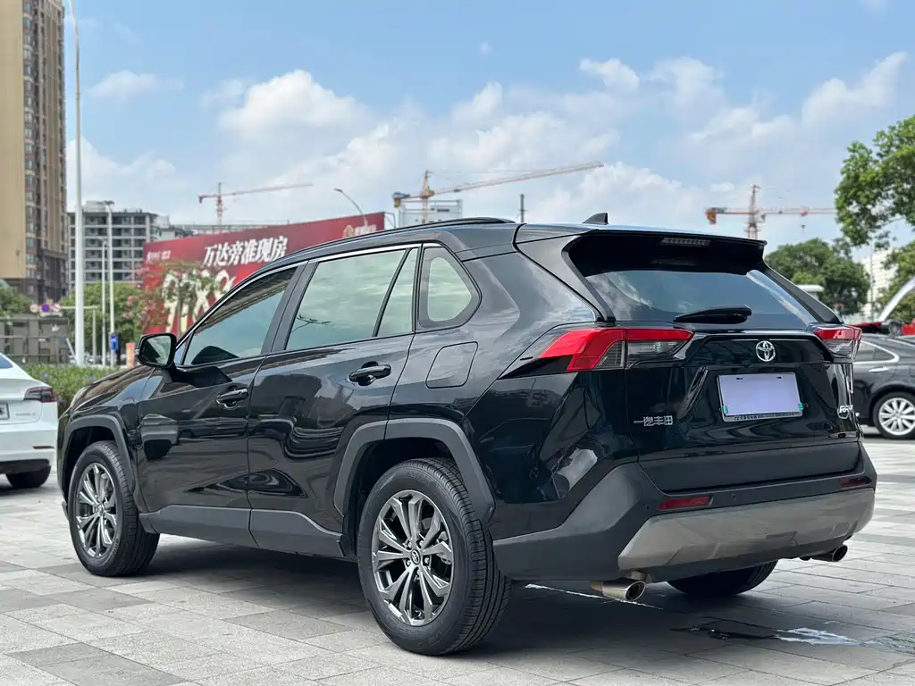 Toyota RAV4 2023 2.0L CVT Plus