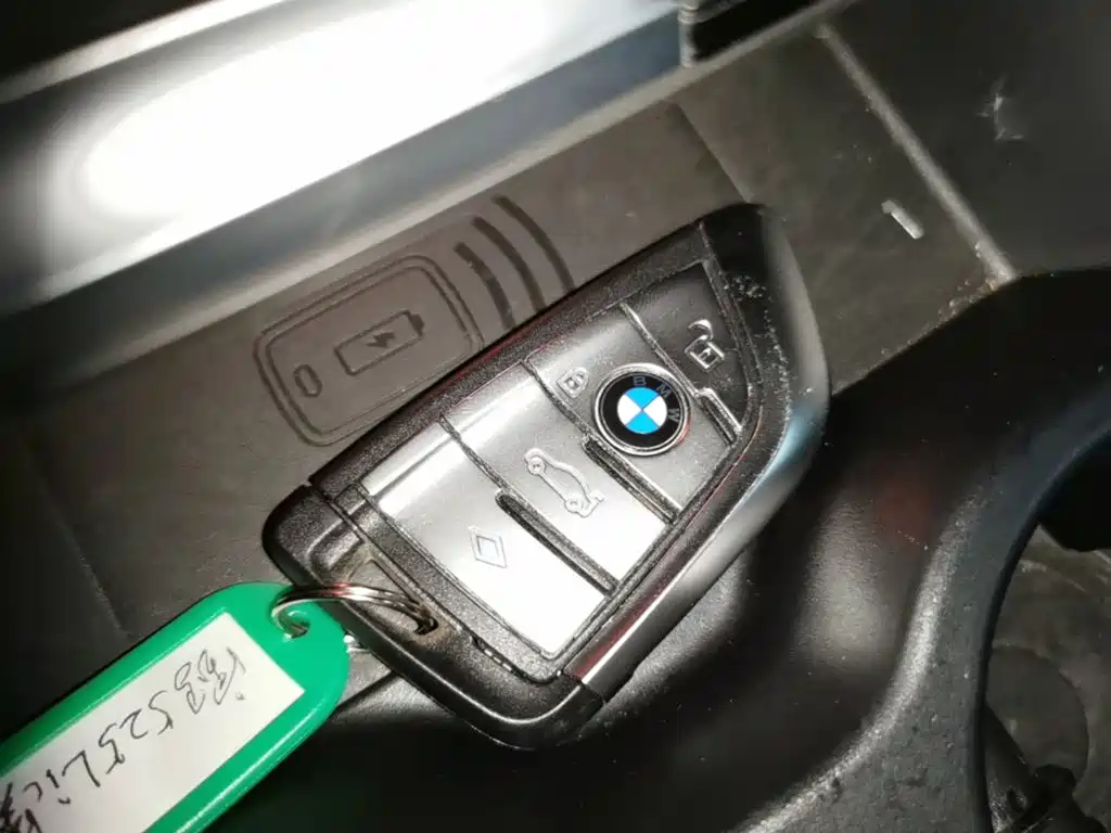 BMW 5 Series — миниатюра 9
