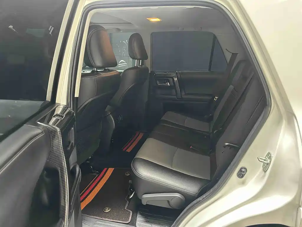 Toyota 4Runner — миниатюра 4
