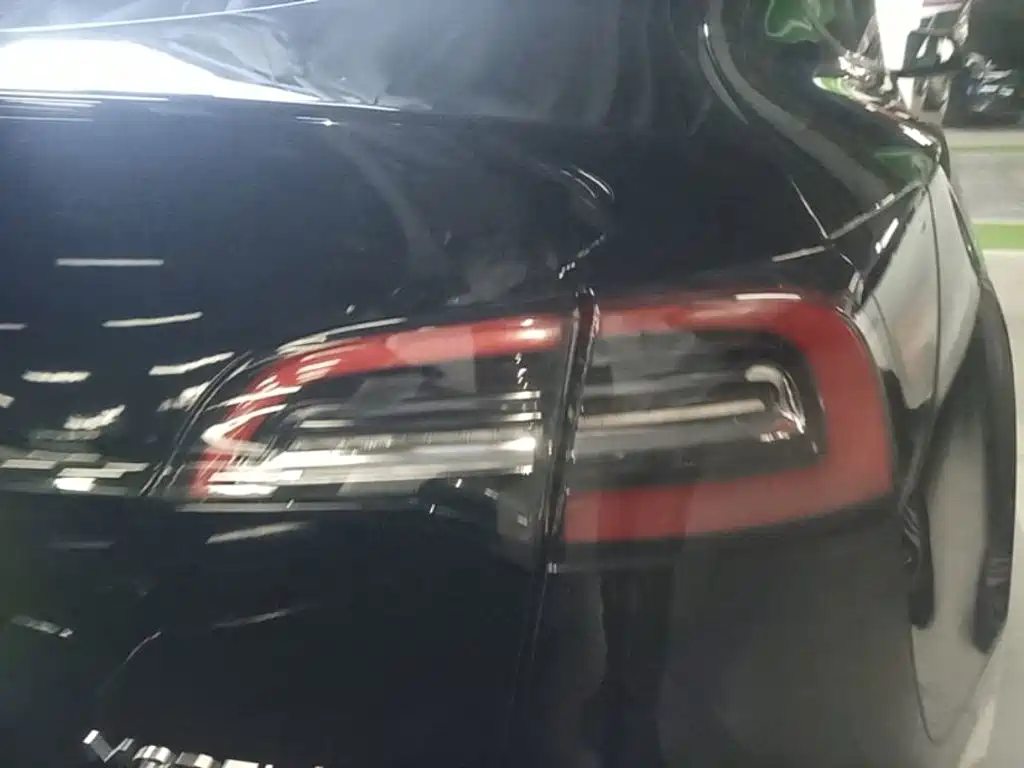 Tesla Model Y — миниатюра 8