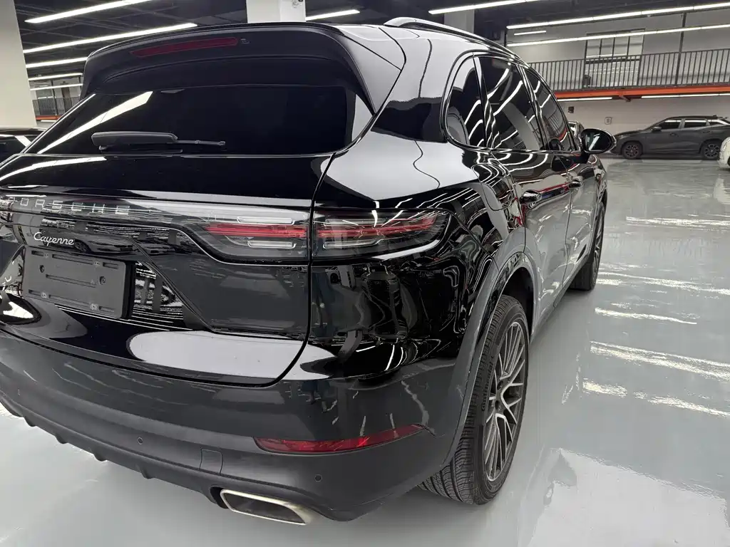 Porsche Cayenne — миниатюра 28