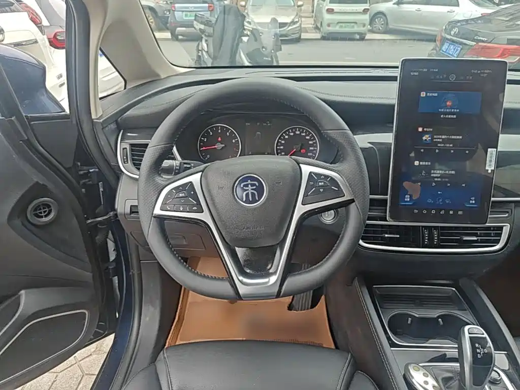 BYD MAX — миниатюра 7