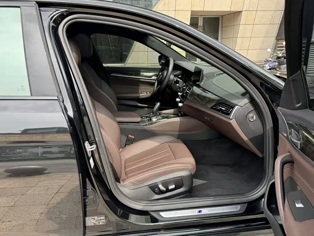 BMW 5 Series — миниатюра 2
