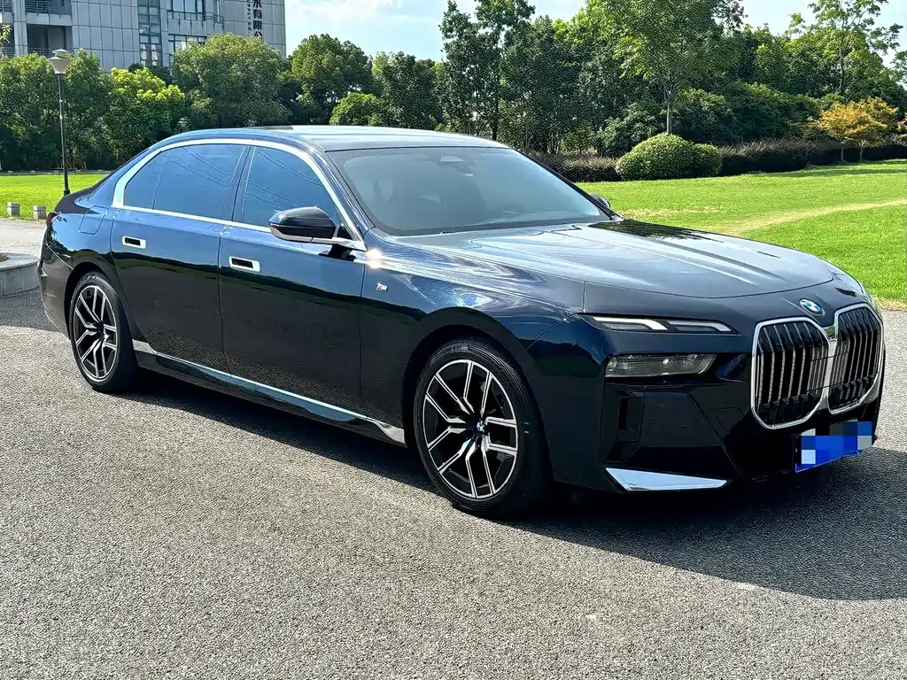 BMW 7 Series — миниатюра 2