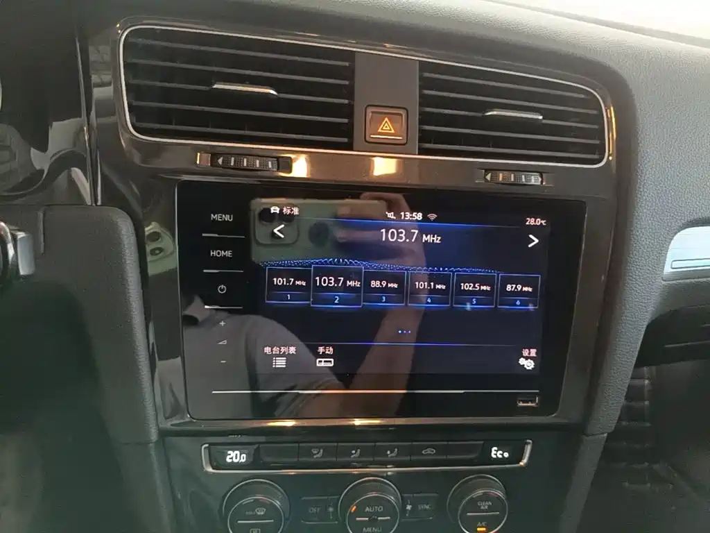 Volkswagen Golf EV — миниатюра 13