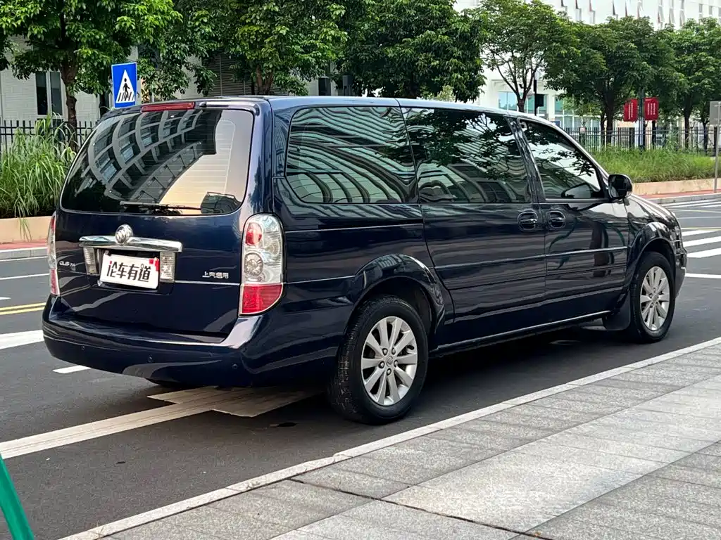 Buick GL8 — миниатюра 2