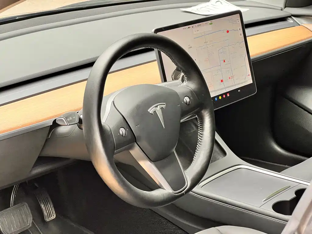 Tesla Model 3 — миниатюра 5