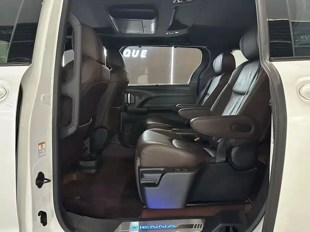 Toyota Sienna — миниатюра 5