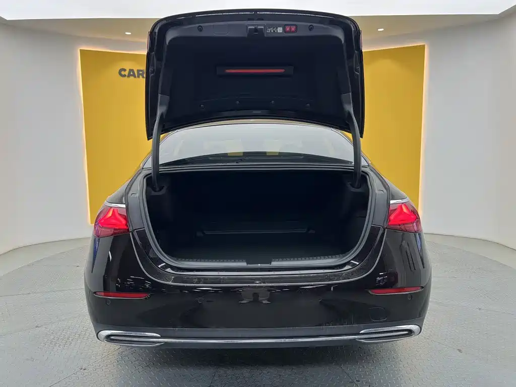 Mercedes-Benz E-Class — миниатюра 12