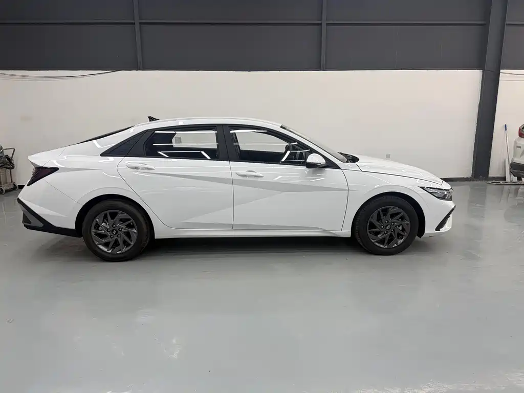 Hyundai Elantra — миниатюра 4