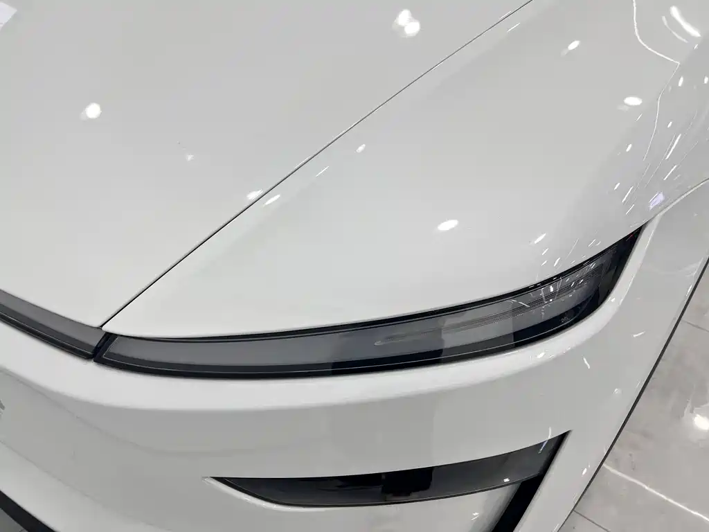 Tesla Model Y L — миниатюра 8