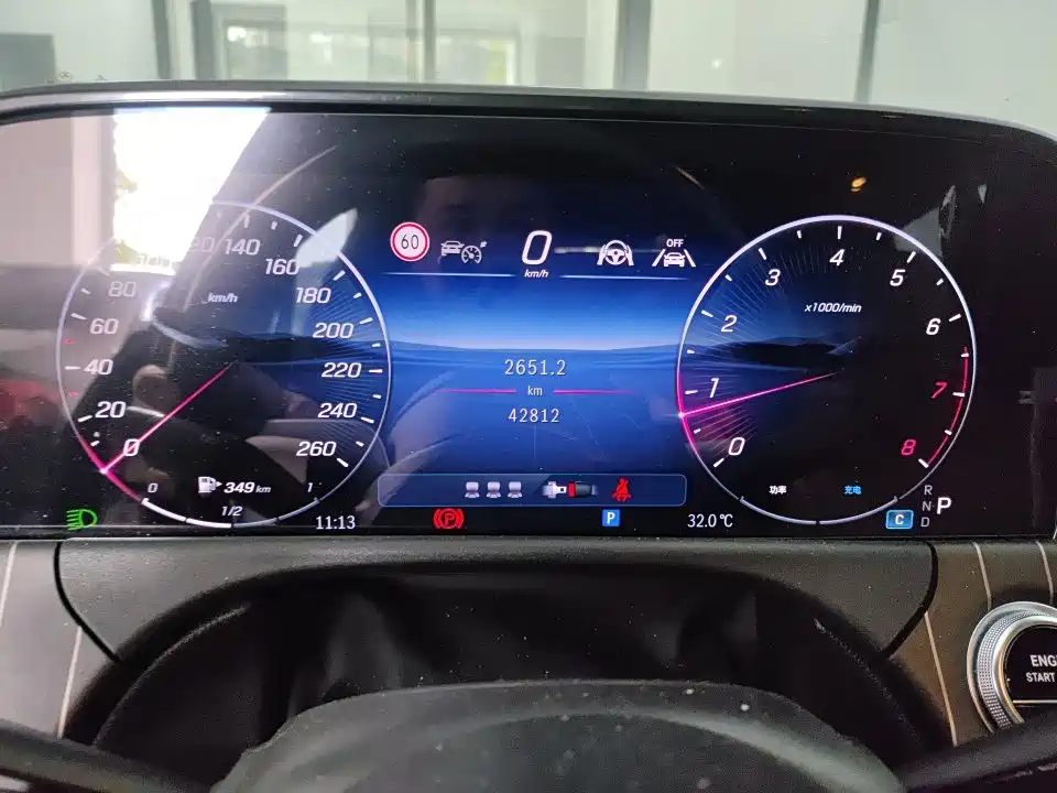 Mercedes-Benz E-Class — миниатюра 6