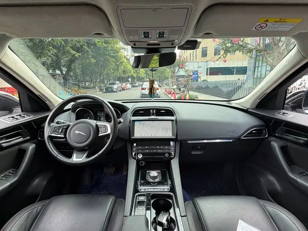 Jaguar F-PACE — миниатюра 13