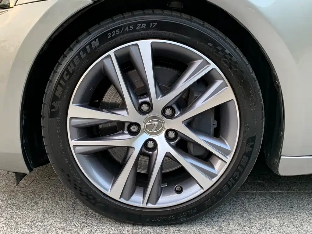 Lexus IS — миниатюра 13