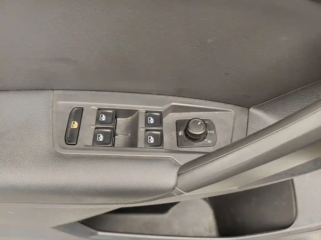 Volkswagen Tiguan L — миниатюра 9