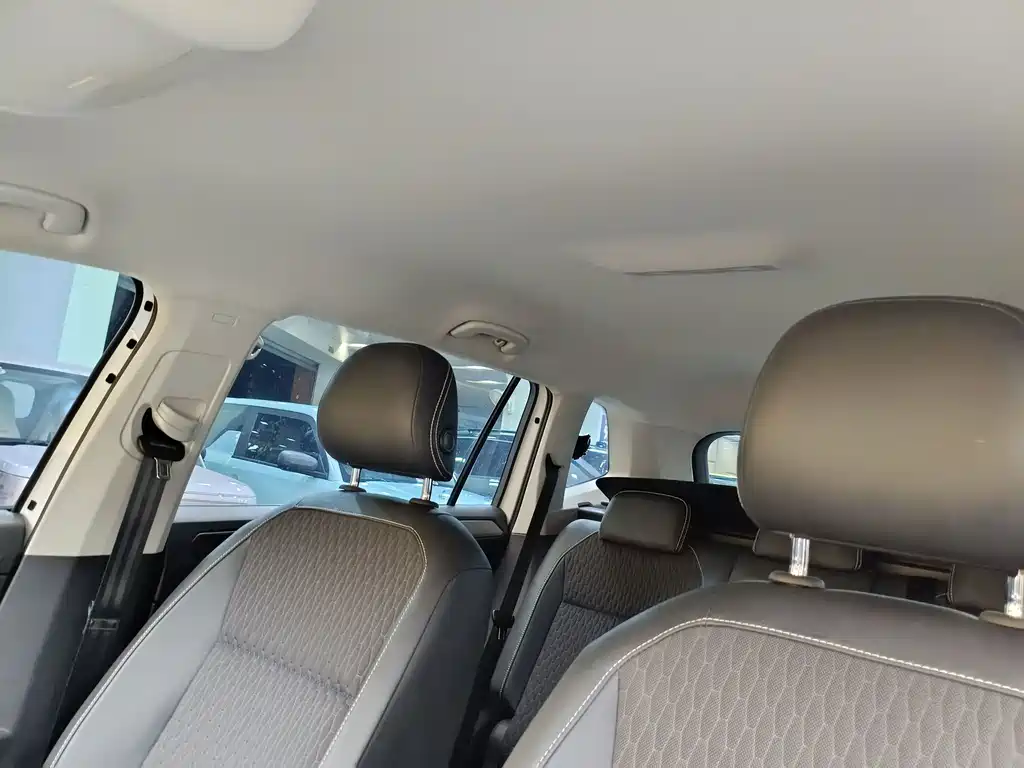 Volkswagen Tiguan L — миниатюра 12
