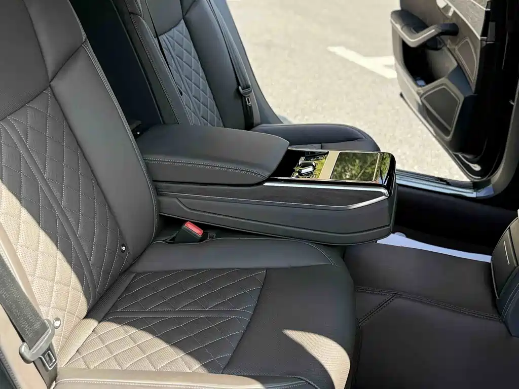 Audi A8 — миниатюра 12
