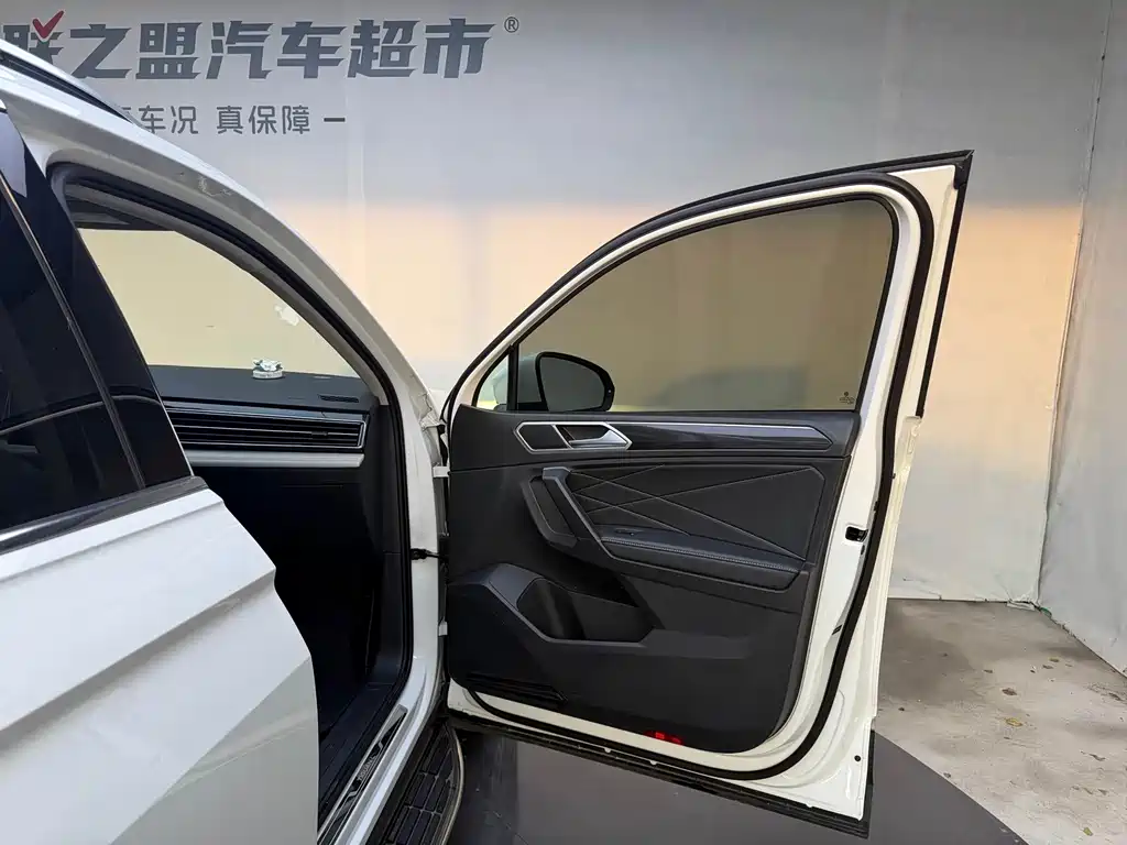 Volkswagen Tiguan L — миниатюра 19