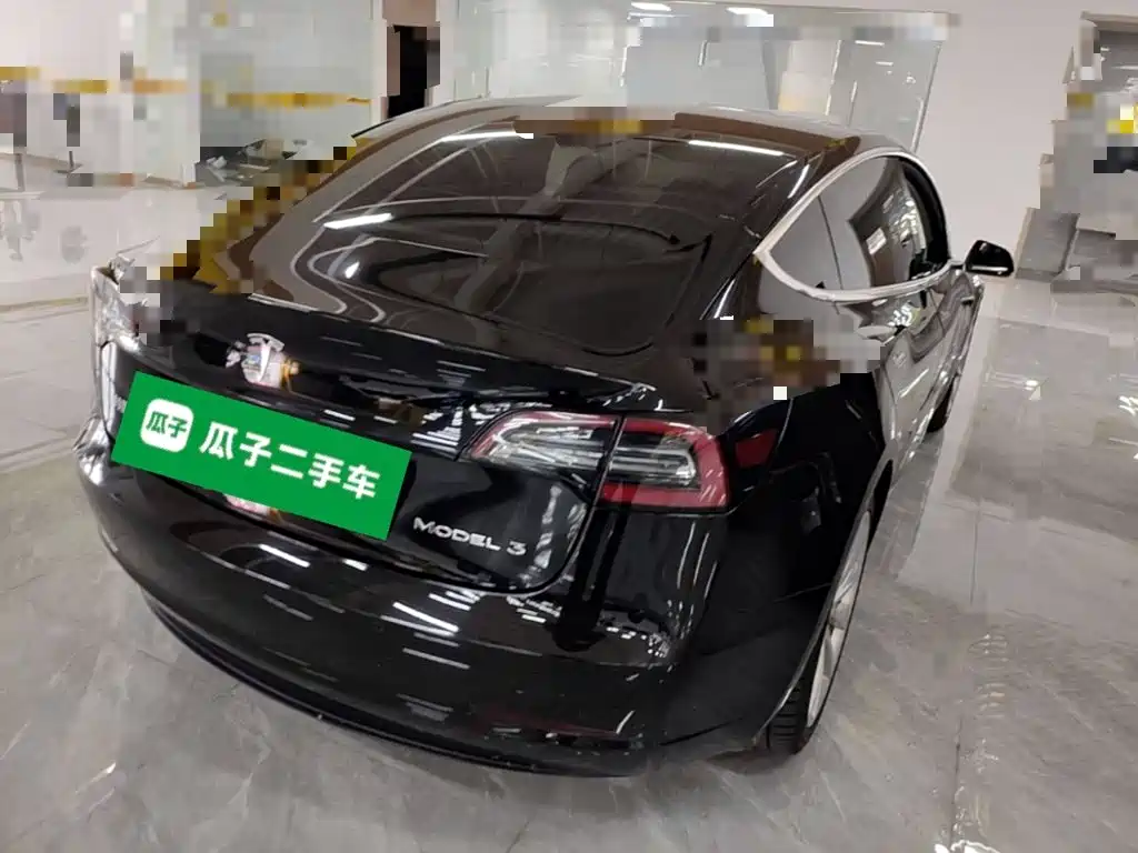 Tesla Model 3 — миниатюра 7