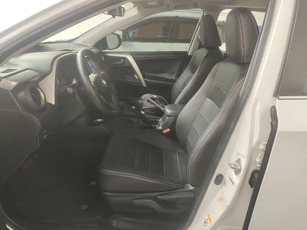 Toyota RAV4 — миниатюра 15
