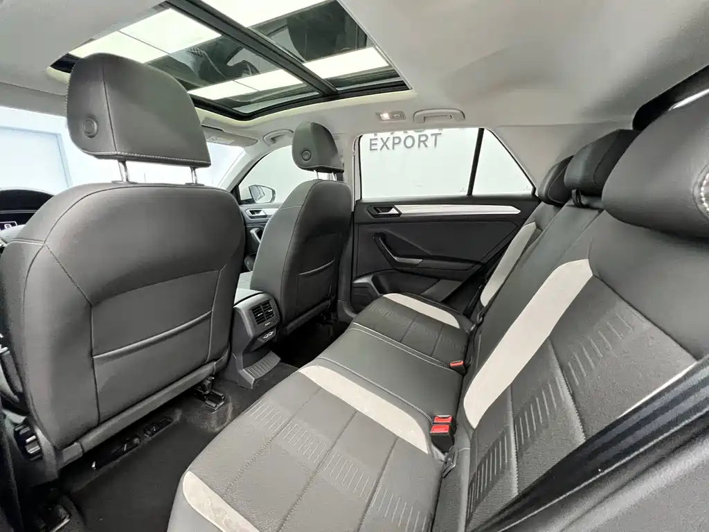 Volkswagen T-Roc — миниатюра 15