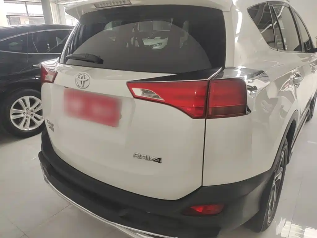 Toyota RAV4 — миниатюра 6