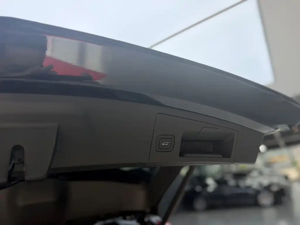 Cadillac XT4 — миниатюра 13