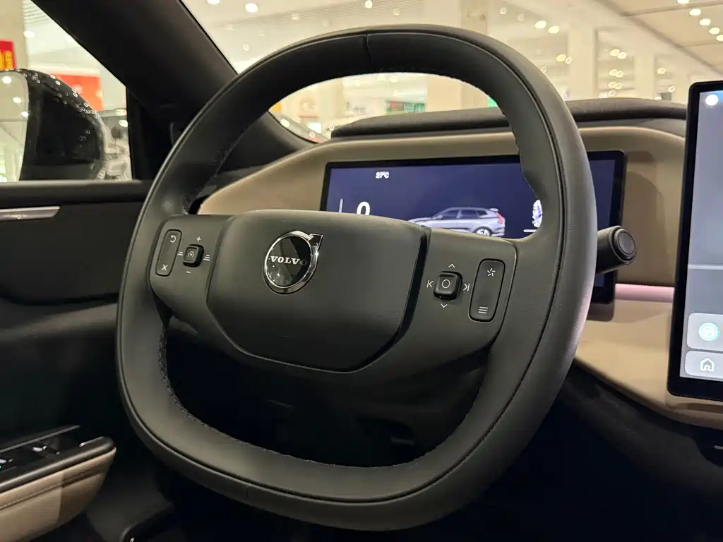 Volvo XC70 PHEV — миниатюра 10