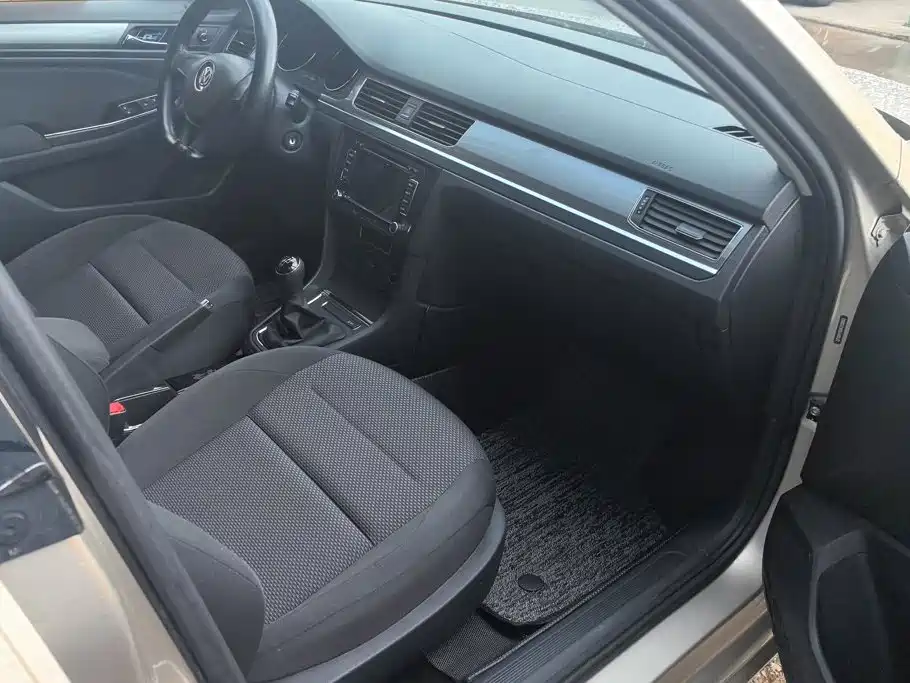 Volkswagen Bora 2019 1.5L MT Fashion V