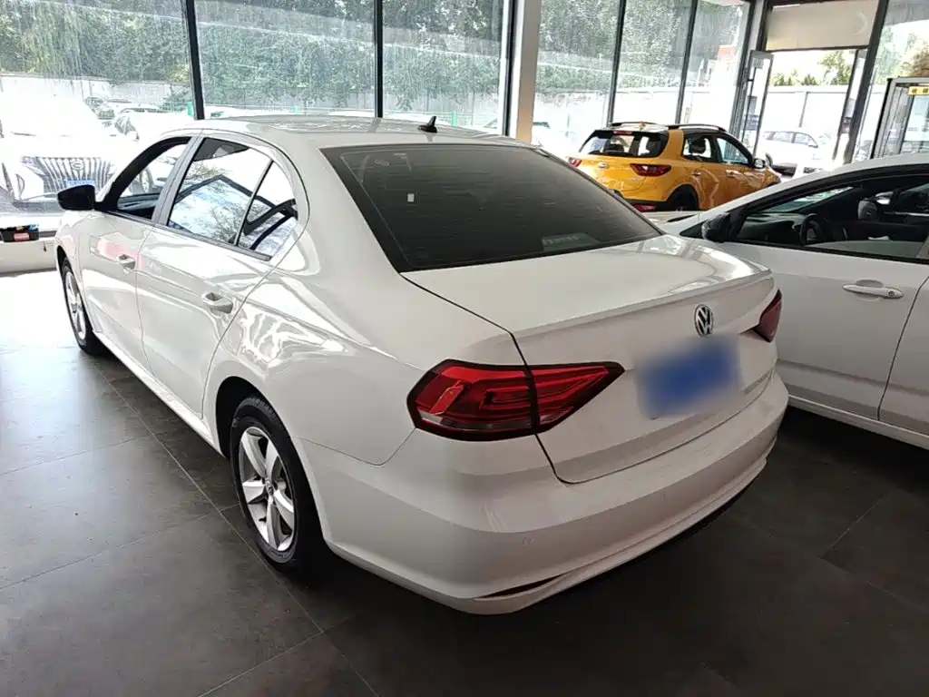 Volkswagen Lavida — миниатюра 5