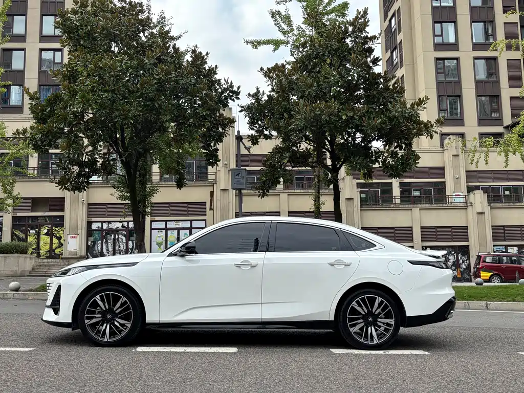 Changan Eado — миниатюра 4