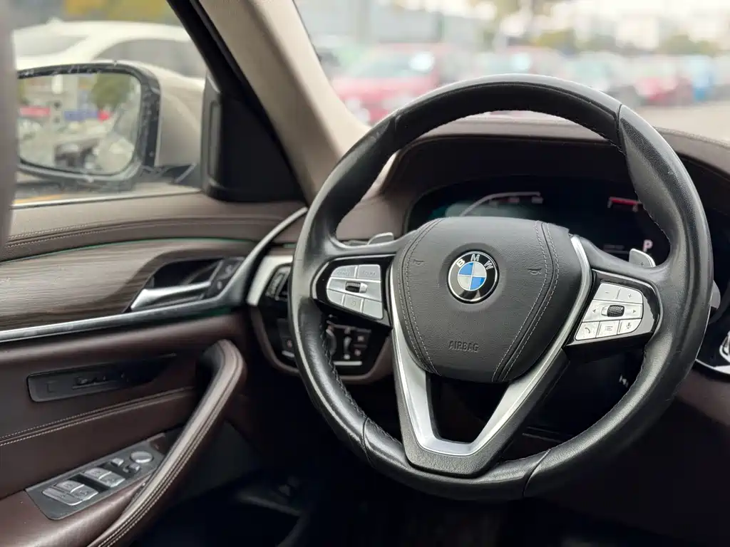 BMW 5 Series — миниатюра 15