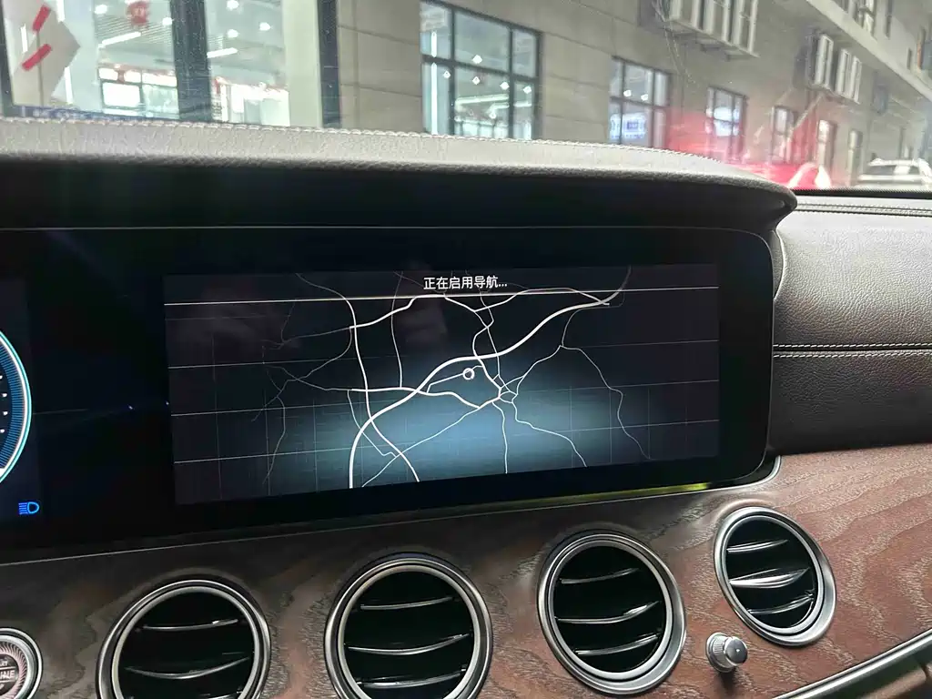 MERCEDES-BENZ E CLASS