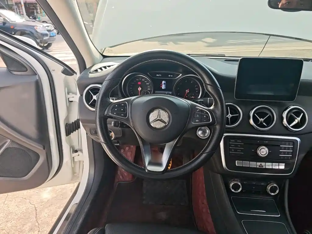 Mercedes-Benz GLA — миниатюра 11